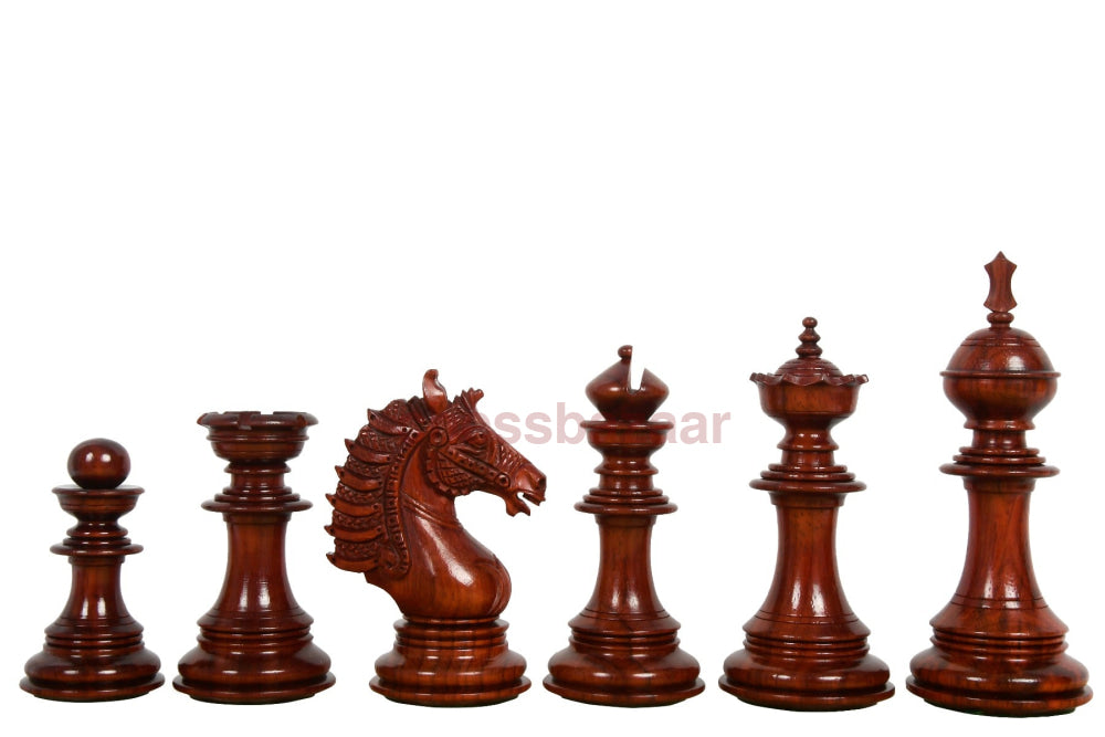 Die Handgefertigten Dreifach Gewichteten Schachfiguren Aus Holz Der Sikh Empire-Serie