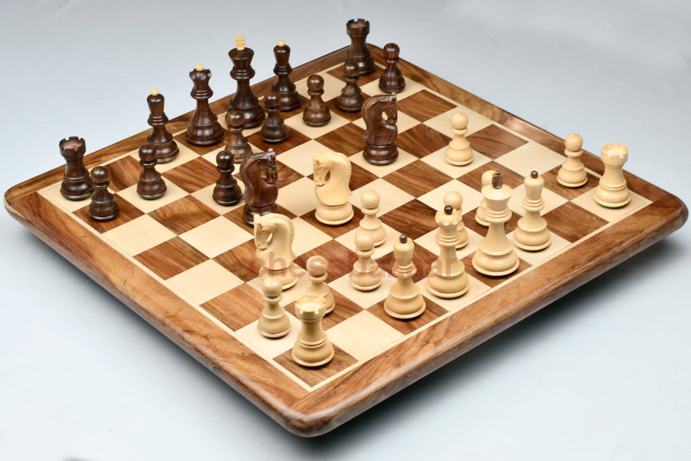 Kombination alter russischer Zagreb-Staunton-Schachfiguren aus dem Jahr 1959 aus Sheesham-/Buchsbaumholz mit Brett und Box – 3,8