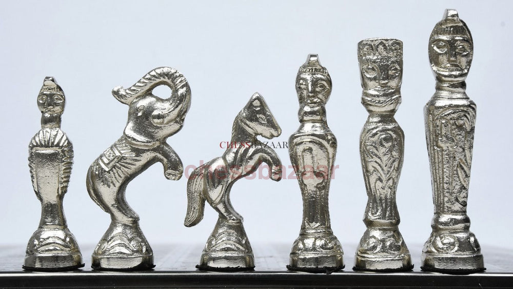 Messing-Schachspiel, handgefertigt, Antik-Finish, Vintage-Stil, Figuren-Schachspiel in glänzendem Schwarz und Silber