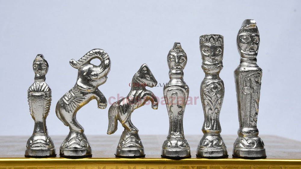 Messing-Schachspiel, handgefertigt, antikes Finish, Vintage-Stil, Figurenschachspiel in glänzender Gold- und Silberfarbe