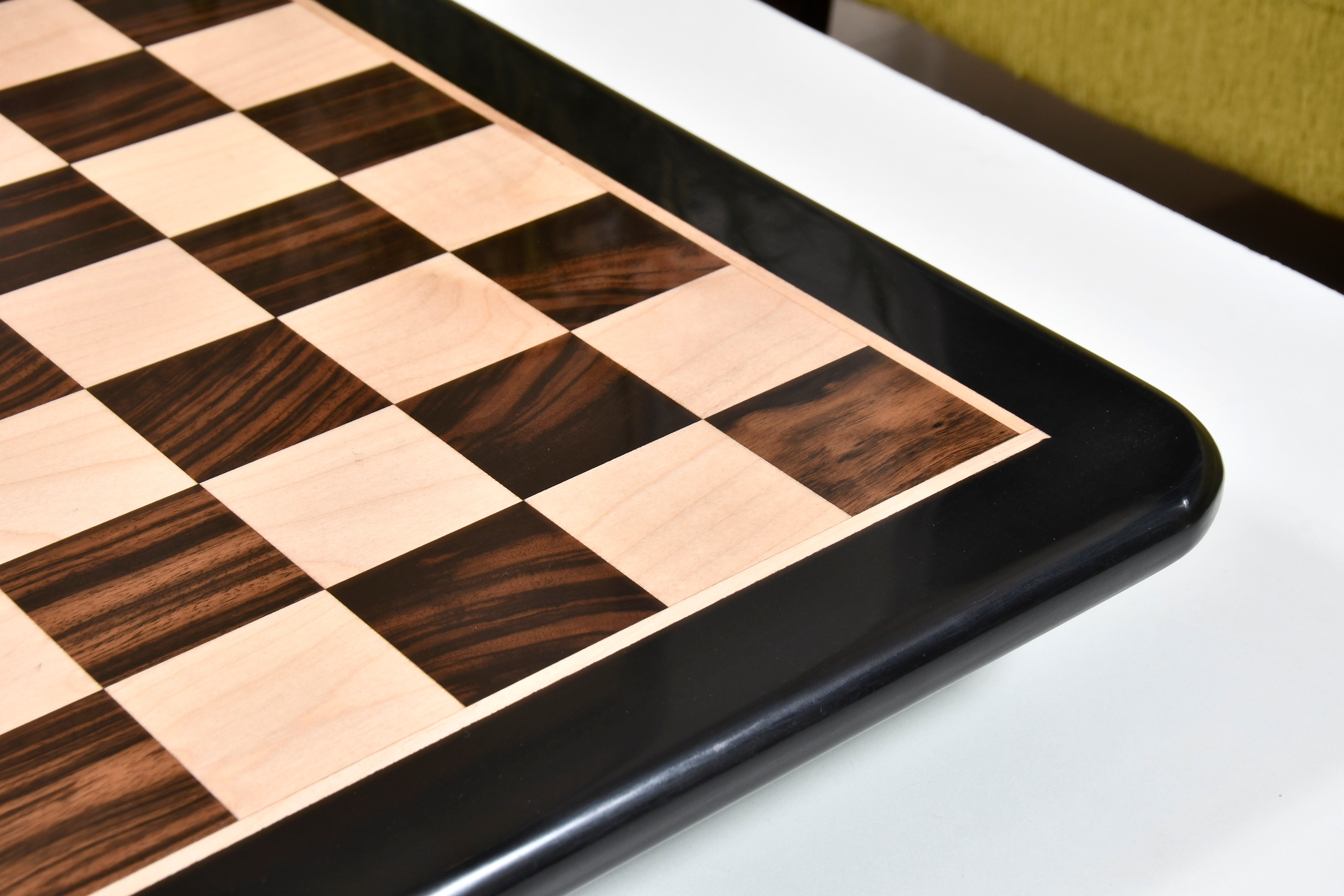 Schönes Schachbrett aus Ebenholz und Buchsbaumholz (mit abgerundeten Ecken) – FG 60 mm