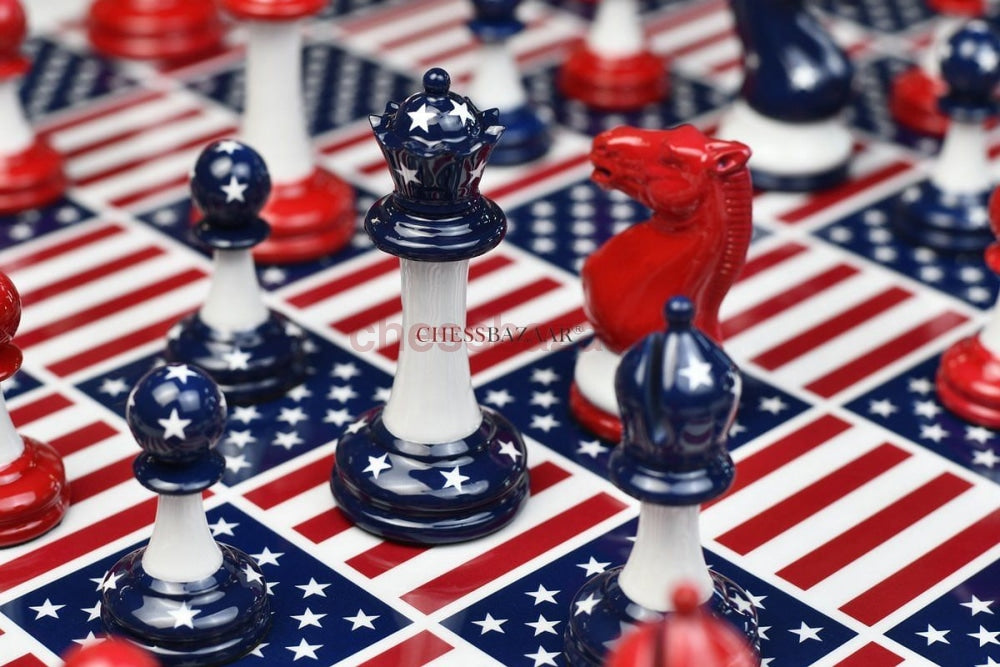 Das gewichtete Captain America-Schachspiel aus rotem und blauem Kunststoff – 3,75 Zoll King