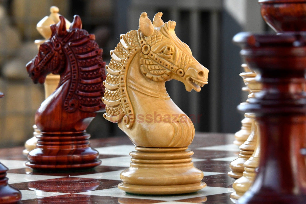 Die Handgefertigten Dreifach Gewichteten Schachfiguren Aus Holz Der Sikh Empire-Serie