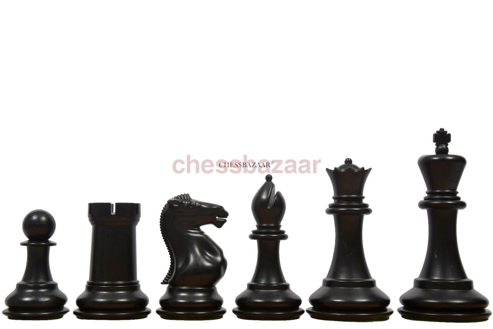 Die Professionellen Schachfiguren Der Staunton-Serie Aus Schwarz Gefärbtem Und Elfenbeinweißem
