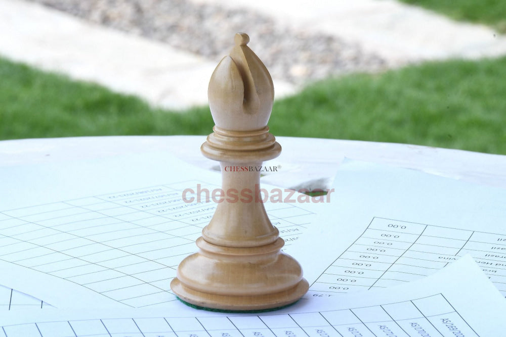 Kombination Aus Briefbeschwerer-Schachfiguren „Turm“ „Bischof“ Und „Königin“ Buchsholz