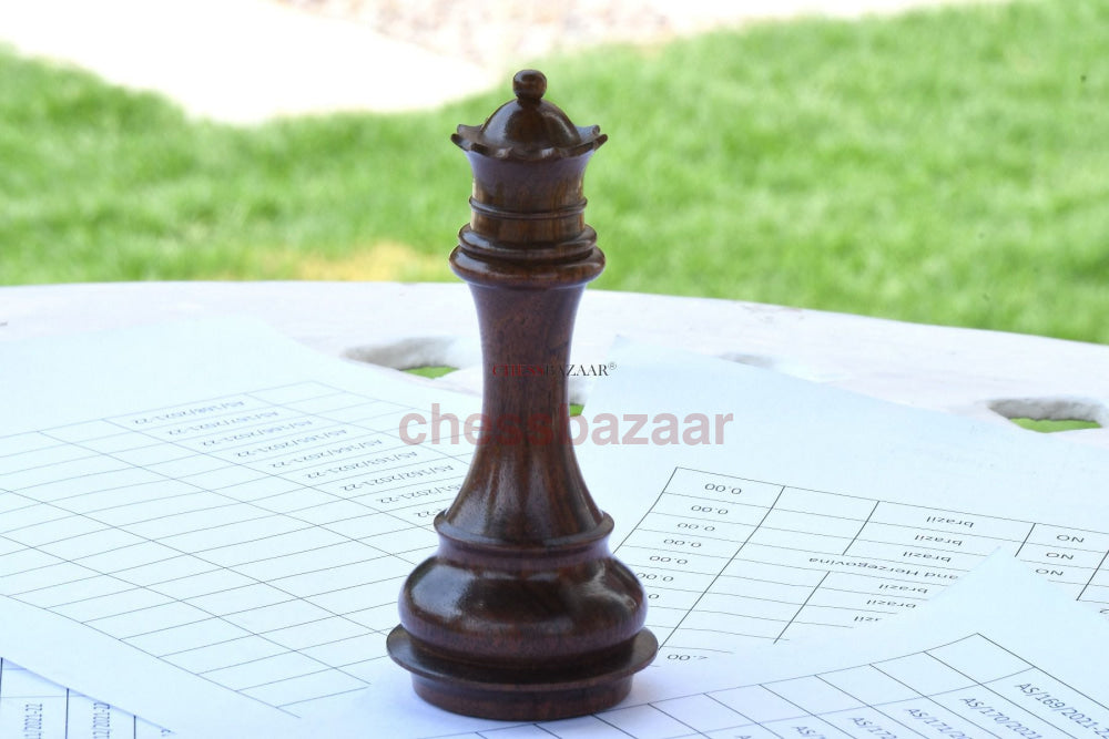 Kombination Aus Briefbeschwerer-Schachfiguren „Turm“ „Bischof“ Und „Königin“ Buchsholz