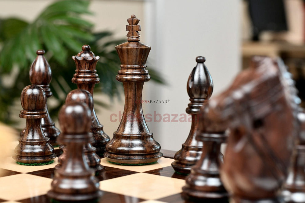 Kombination Aus Hölzernen Schachfiguren Der Bridle Knight-Serie Indischem Palisander Und Buchsbaum