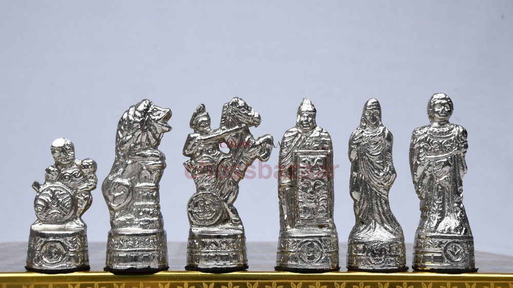 Luxuriöses Schachfiguren- Und Brett-Kombiset Aus Messing Metall In Glänzender Gold- Silberfarbe