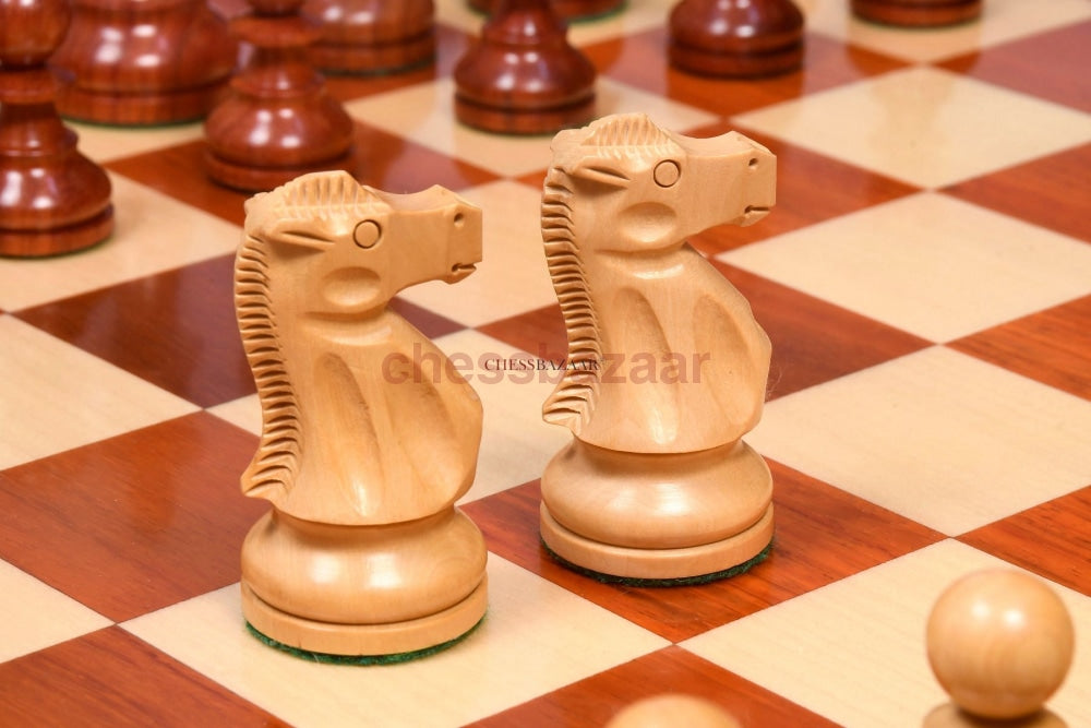 Reproduzierte Schachfiguren Der Reykjavik Championship Series Von 1972 Aus Knospen-Palisander Und