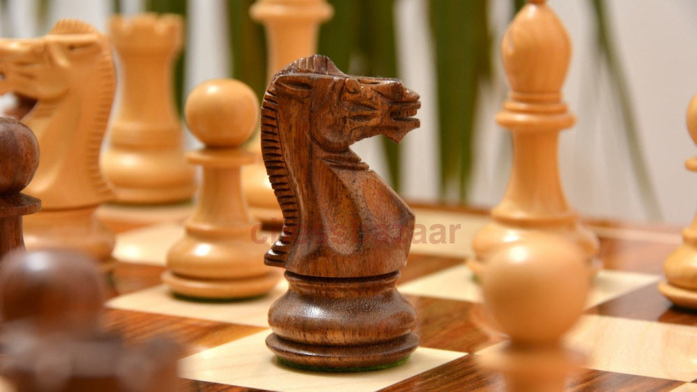 Schachset: gold Staunton Schachfiguren (König 100 Mm) Mit Schachbrett Aus Sheeshamholz Und