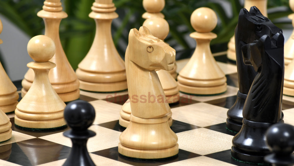 Reproduzierte Sowjet-Ära 1961 Baku Schachfiguren Aus Eingefärbtem Buchsbaumholz Und Natur Und Ein