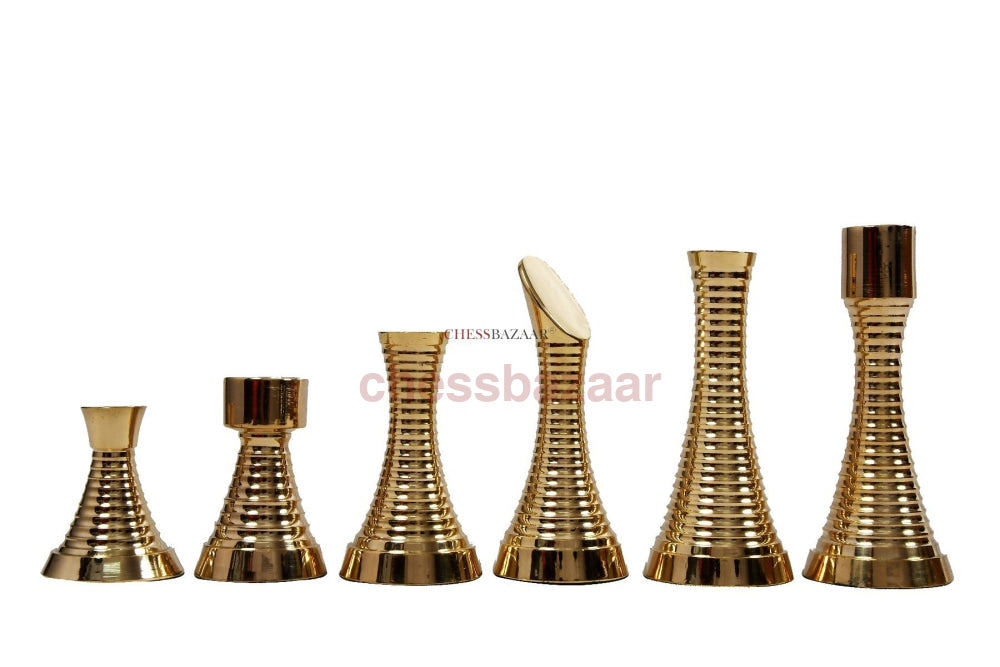Schweres Messing-Metall-Schachspiel Mit 32 Schachfiguren In Glänzender Goldener Und Schwarzer