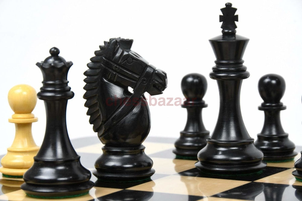 Zaumserie Schachspiel:  Gebeizte Schachfiguren Mit Aufgezäumten Springern Aus Buchsbaumholz