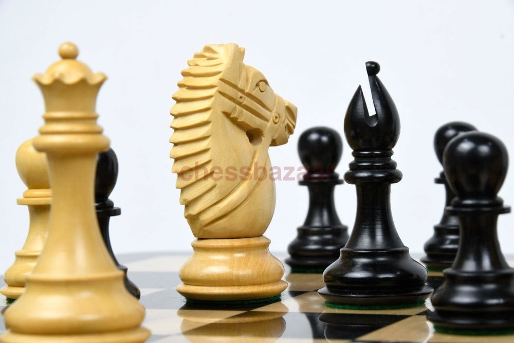 Zaumserie Schachspiel:  Gebeizte Schachfiguren Mit Aufgezäumten Springern Aus Buchsbaumholz