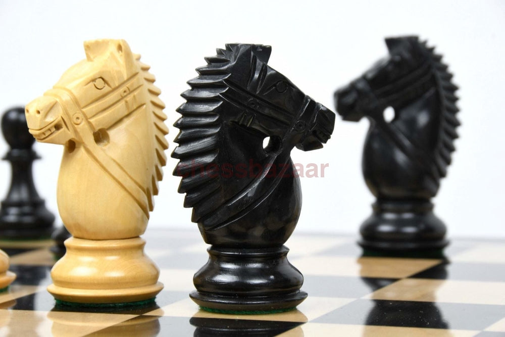 Zaumserie Schachspiel:  Gebeizte Schachfiguren Mit Aufgezäumten Springern Aus Buchsbaumholz