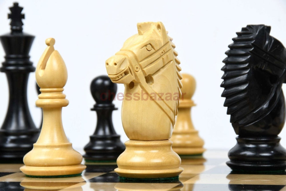 Zaumserie Schachspiel:  Gebeizte Schachfiguren Mit Aufgezäumten Springern Aus Buchsbaumholz