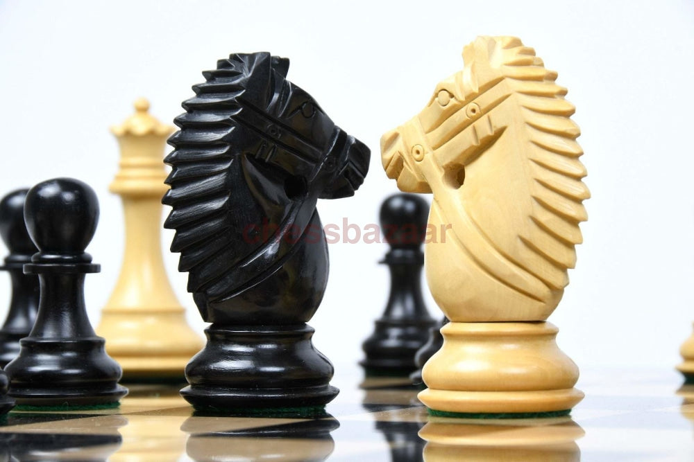 Zaumserie Schachspiel:  Gebeizte Schachfiguren Mit Aufgezäumten Springern Aus Buchsbaumholz