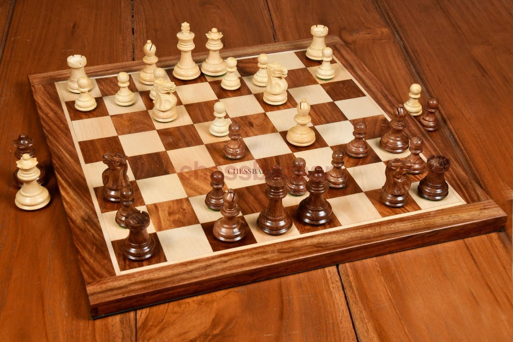 Zeitgenössisches Staunton-Schachspiel aus Akazienholz – 2,8